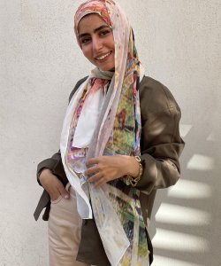 جَمِيلَةً أَنَّتِي