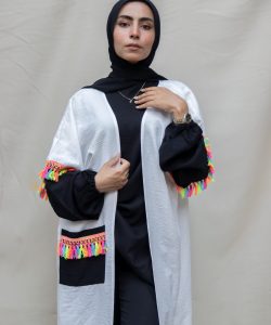 كاردي اوف وايت في اسود بشراشيب فسفوري