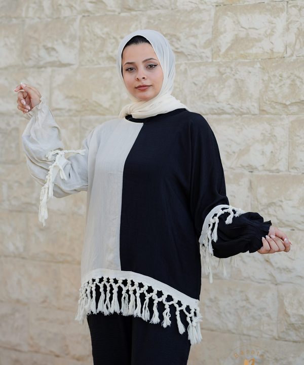 بلوزة كتان بيج في اسود مشغولة بكنار هاندميد