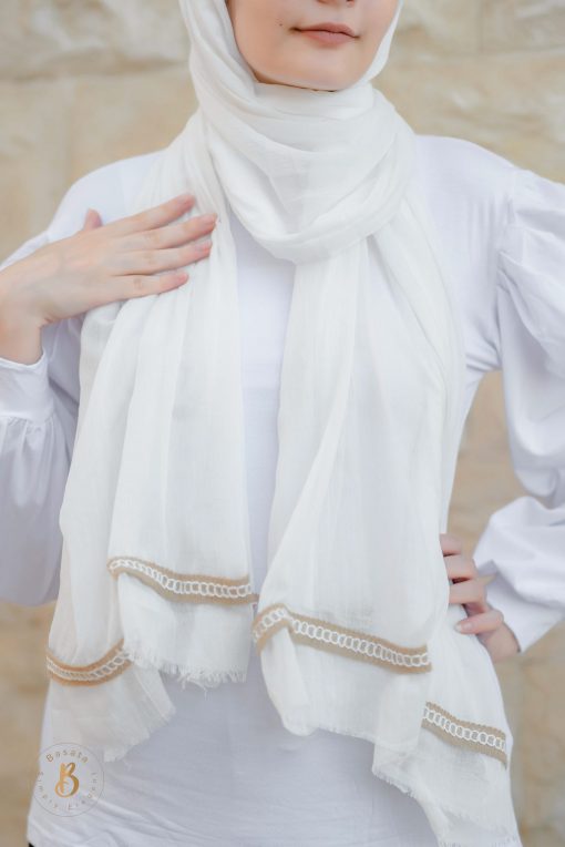 Off-white soft cotton scarf with burlap trim - Image 5