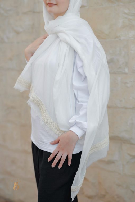 Off-white soft cotton scarf with beige burlap trim - Image 4