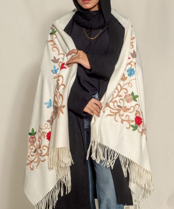 Flowery shawl handmade Off white