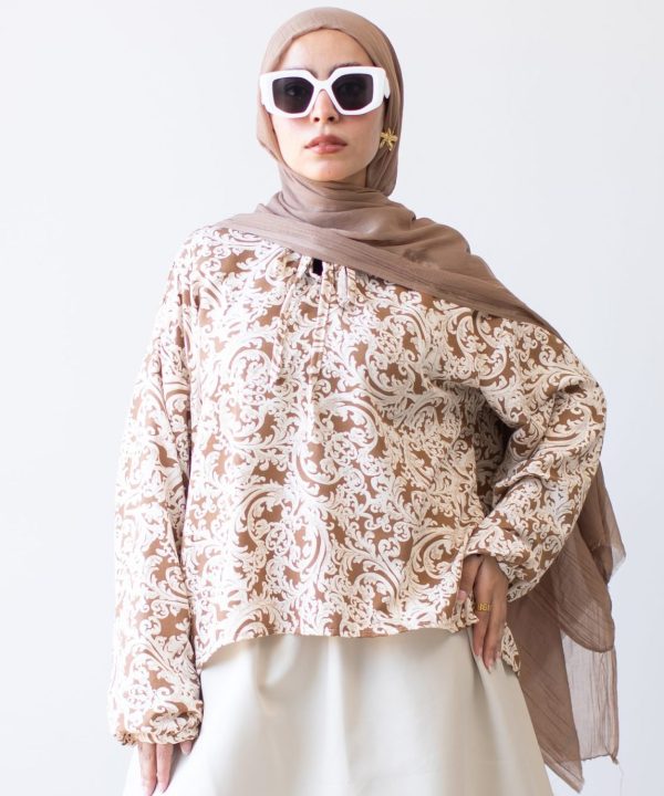 Beige flowry blouse