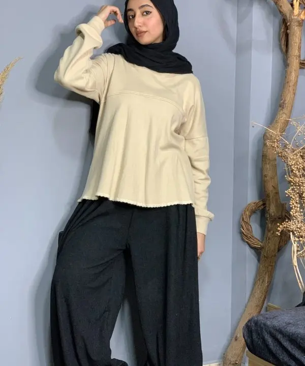 بلوزة صوف بيج