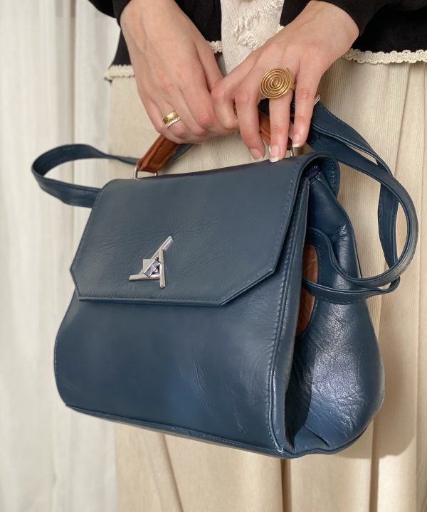 شنطة لمسة بساطة كحلي