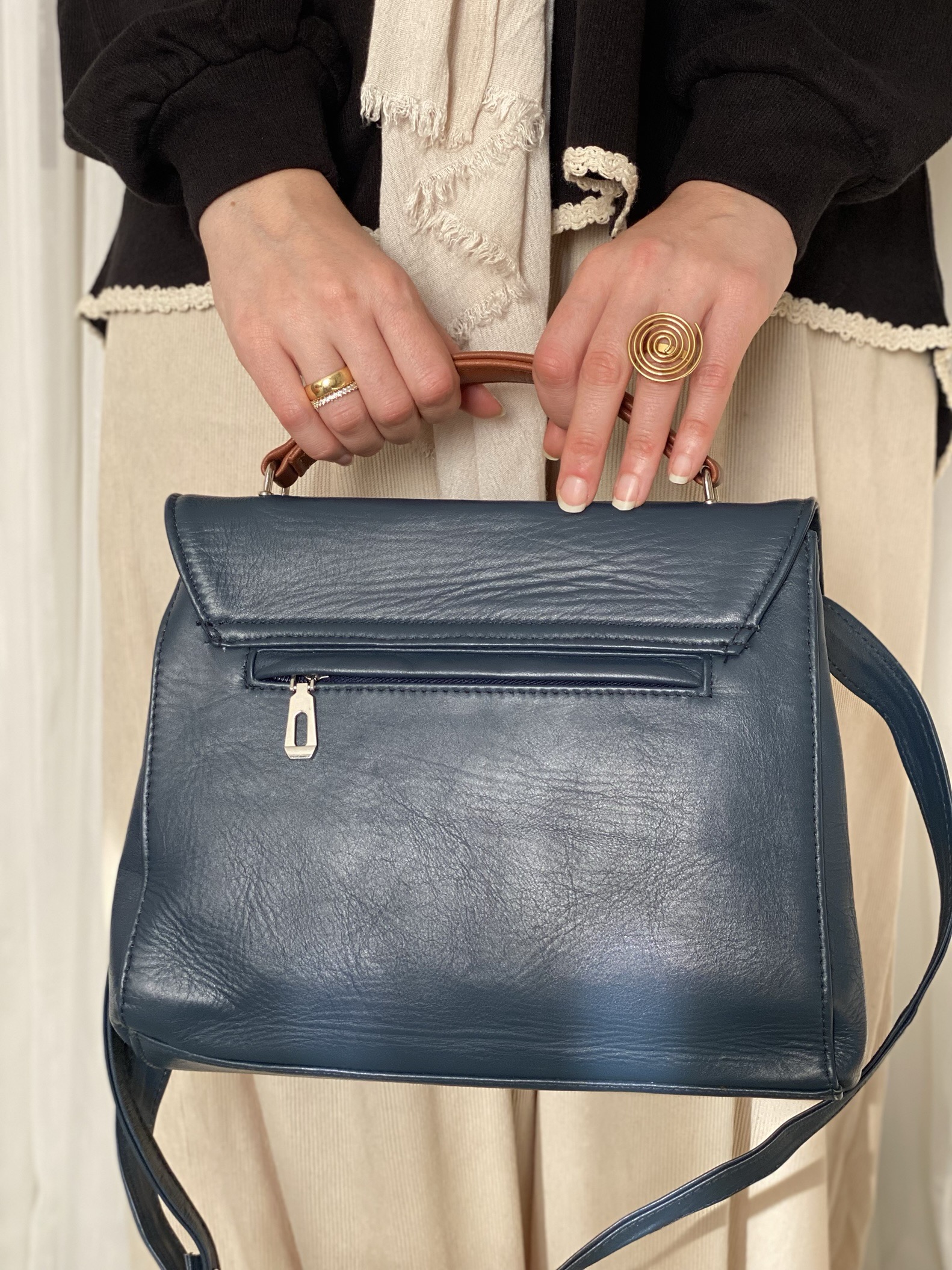 شنطة لمسة بساطة كحلي - الصورة 3