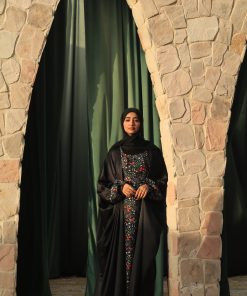 اسدال ستان مشجر في اسود (ب)