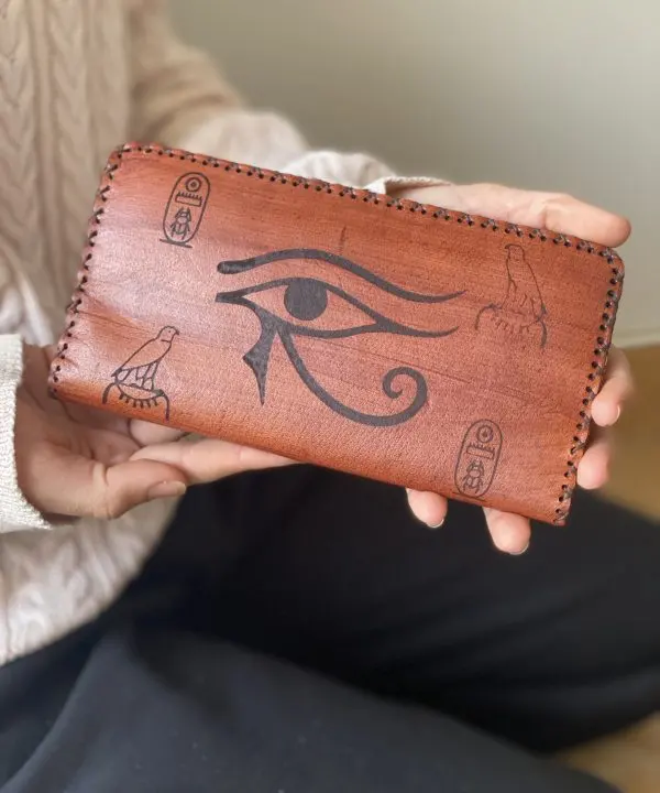 محفظة لمسات مرسومة (د)